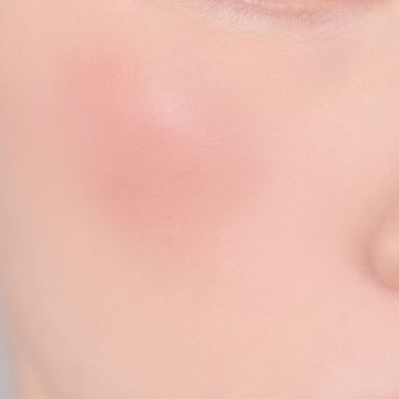 B. BY BANILA ROMANTIC BLUSH LIP & CHEEK 03 GLIMMER