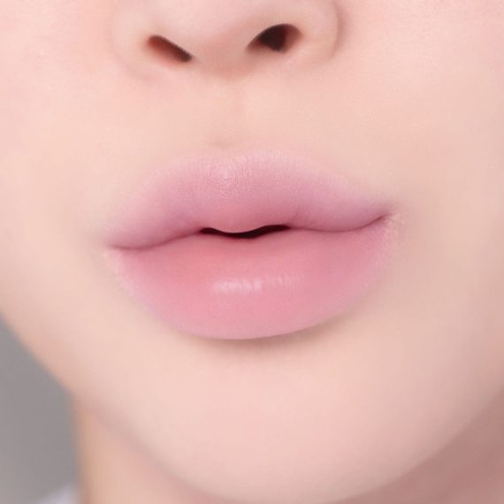 B. BY BANILA ROMANTIC BLUSH LIP & CHEEK 01 DEAR BUNNY