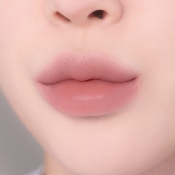 B. BY BANILA ROMANTIC BLUSH LIP & CHEEK 03 GLIMMER